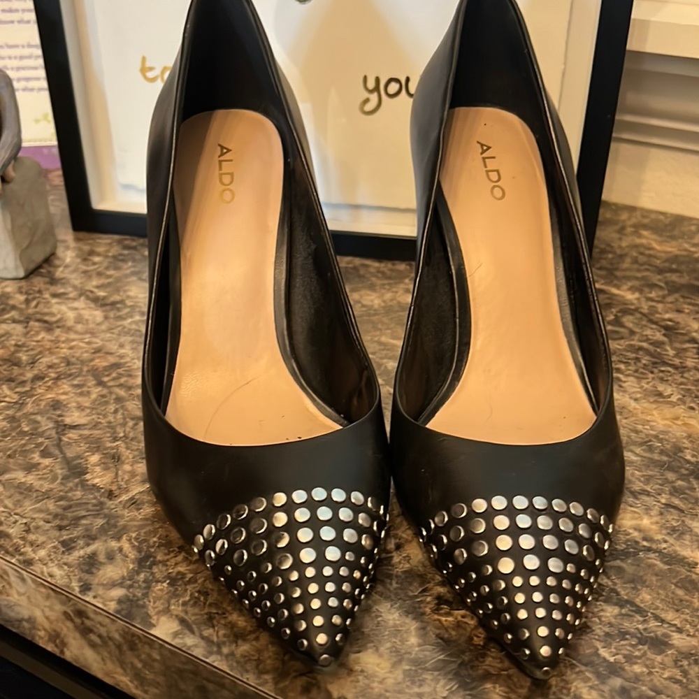 Ladies Dress shoes in Excellent Condition!!